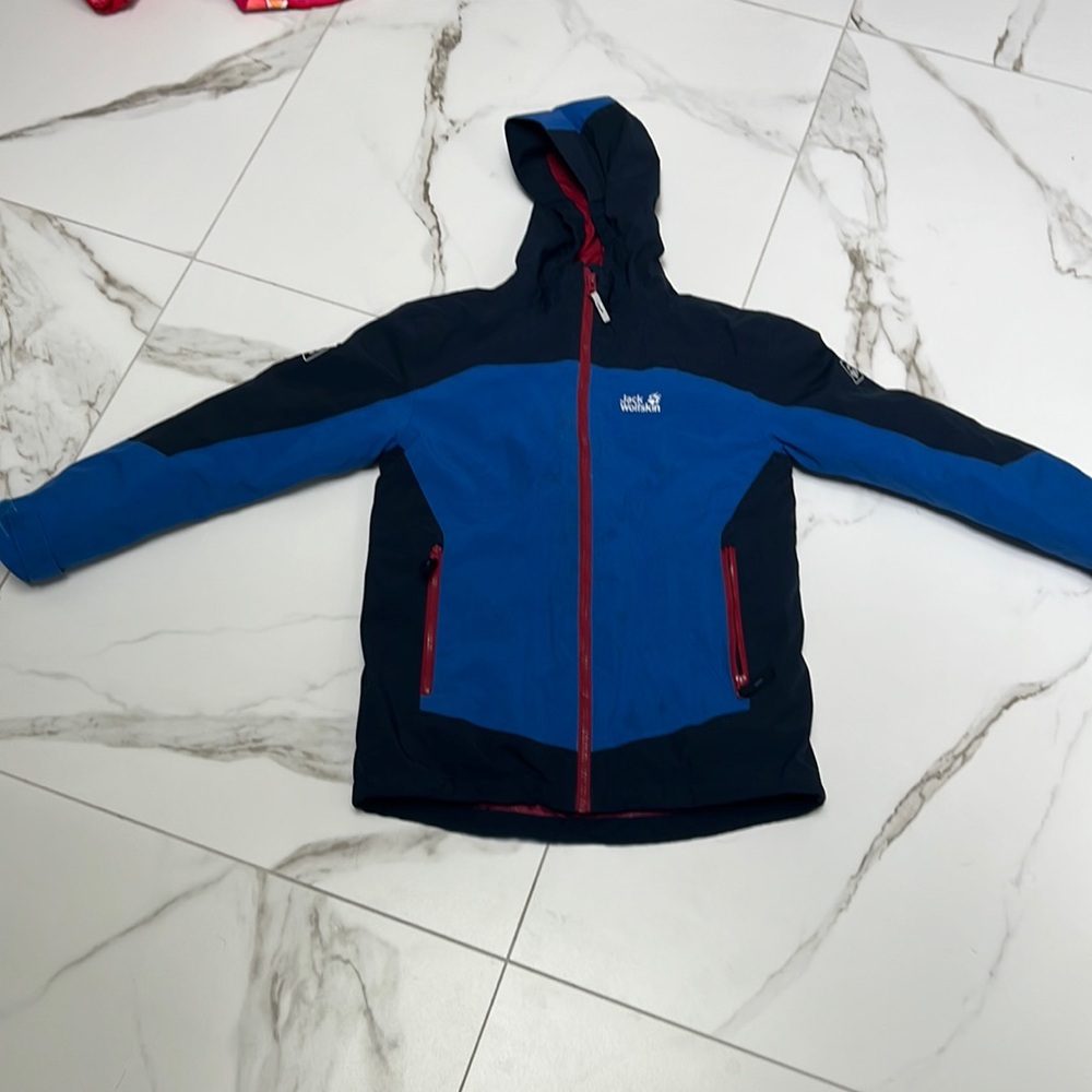 Boys jackwolfskin coat 140 or 8/10